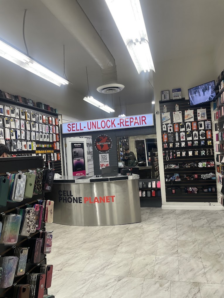 Cell Phone Planet Service Counter